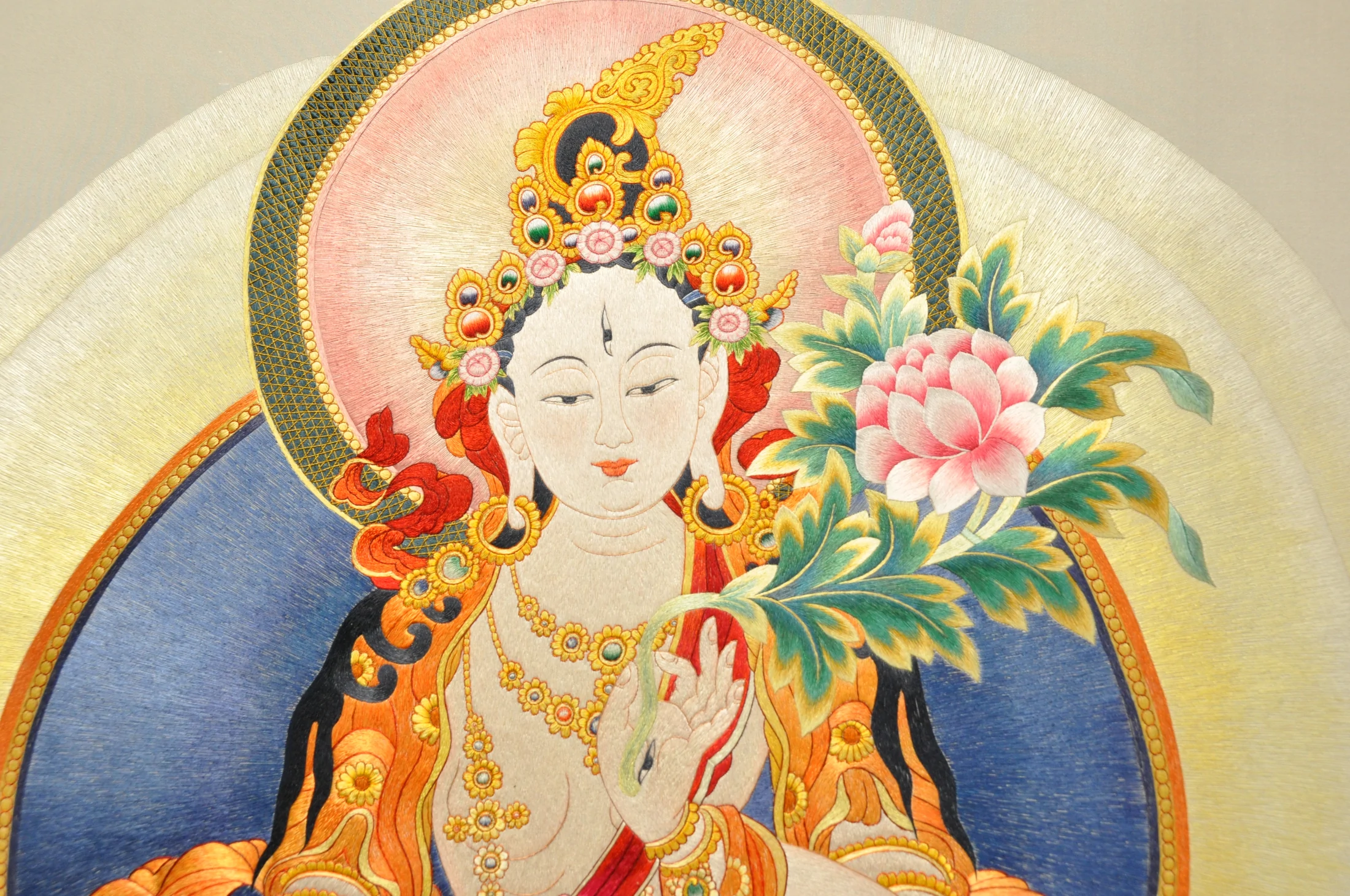 邵晓琤京畿绣作品《白度母》局部